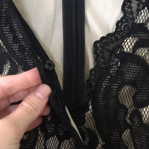 Black and Tan floral lace romper - Picture 5 of 5